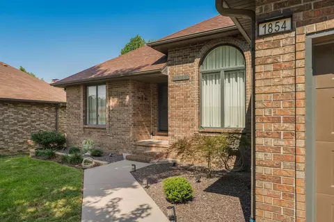 Exterior - 1854 S Oakmont Ave, Springfield, MO 65809 photo 4 of 12