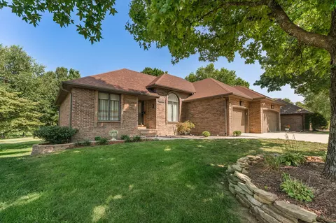 Exterior - 1854 S Oakmont Ave, Springfield, MO 65809 photo 2 of 12
