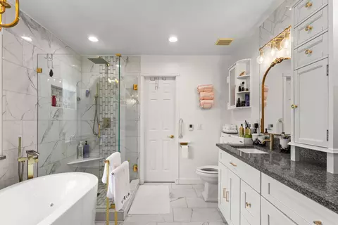 Bath - 3710 S Suburban Ave, Springfield, MO 65807 photo 1 of 4