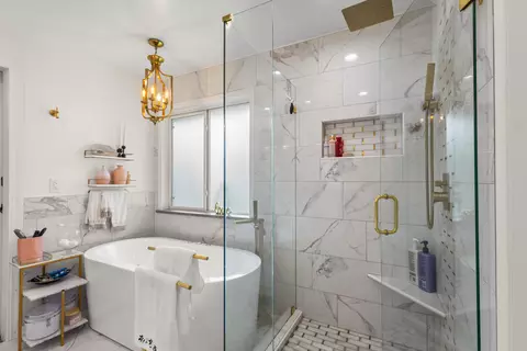 Bath - 3710 S Suburban Ave, Springfield, MO 65807 photo 3 of 4