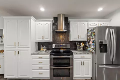 Kitchen - 3710 S Suburban Ave, Springfield, MO 65807 photo 3 of 5
