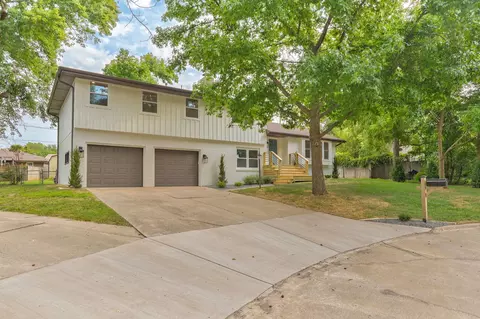 Exterior - 713 E Meadowlark Cir, Springfield, MO 65810 photo 3 of 14