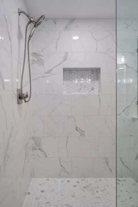 Bath - 713 E Meadowlark Cir, Springfield, MO 65810 photo 5 of 7