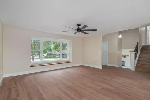 Living - 713 E Meadowlark Cir, Springfield, MO 65810 photo 4 of 14