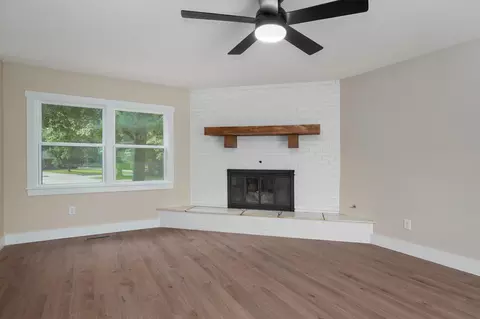 Living - 713 E Meadowlark Cir, Springfield, MO 65810 photo 9 of 14