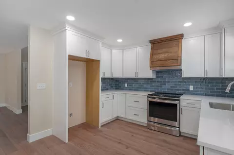Kitchen - 713 E Meadowlark Cir, Springfield, MO 65810 photo 2 of 2