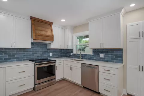 Kitchen - 713 E Meadowlark Cir, Springfield, MO 65810 photo 1 of 2
