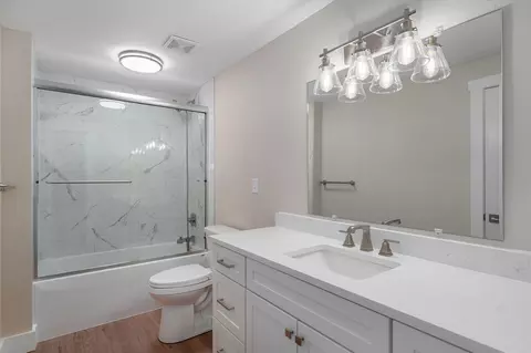 Bath - 713 E Meadowlark Cir, Springfield, MO 65810 photo 6 of 7