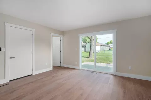 Living - 713 E Meadowlark Cir, Springfield, MO 65810 photo 14 of 14