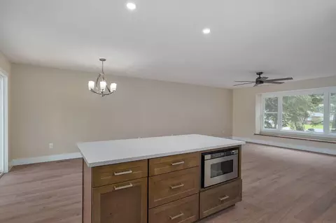 Living - 713 E Meadowlark Cir, Springfield, MO 65810 photo 6 of 14