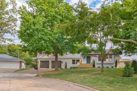 Exterior - 713 E Meadowlark Cir, Springfield, MO 65810 photo 2 of 14