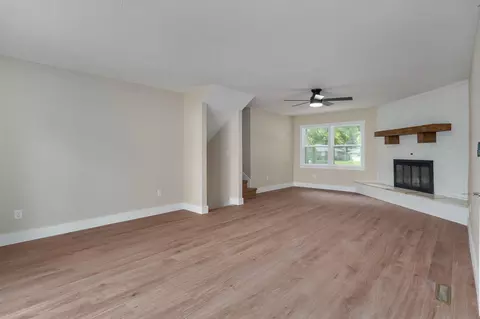 Living - 713 E Meadowlark Cir, Springfield, MO 65810 photo 12 of 14