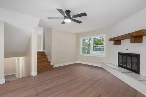 Living - 713 E Meadowlark Cir, Springfield, MO 65810 photo 8 of 14