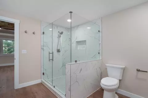 Bath - 713 E Meadowlark Cir, Springfield, MO 65810 photo 3 of 7