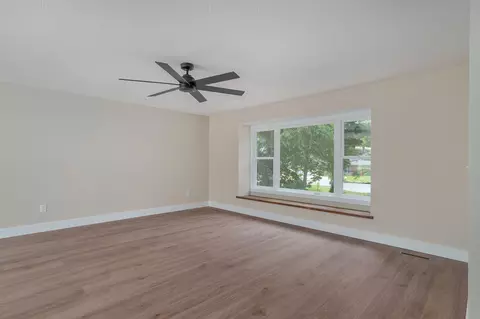 Living - 713 E Meadowlark Cir, Springfield, MO 65810 photo 3 of 14
