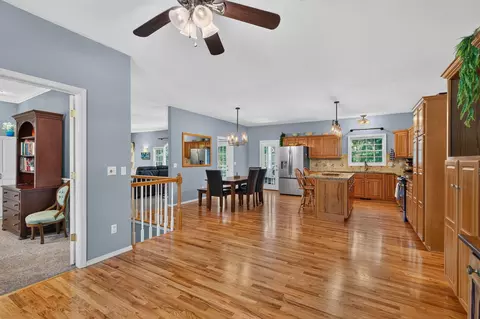 Entry Way - 4250 E Misty Woods St, Springfield, MO 65809 photo 2 of 4