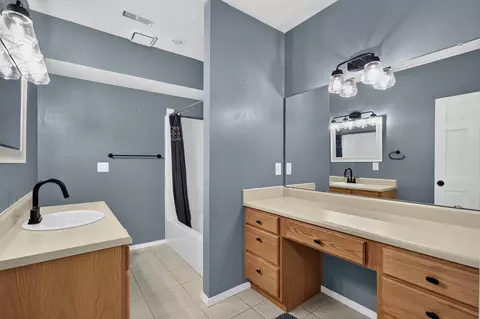 Bath - 4250 E Misty Woods St, Springfield, MO 65809 photo 6 of 7