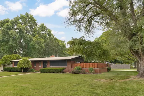 Exterior - 1901 S Cedarbrook Ave, Springfield, MO 65804 photo 2 of 29