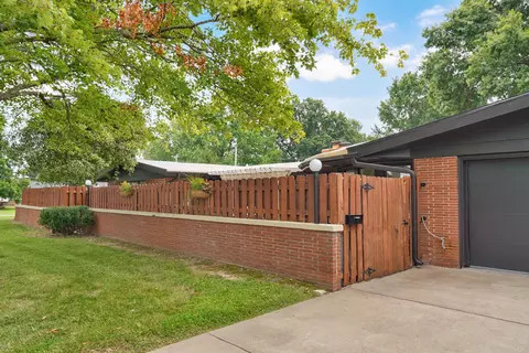 Exterior - 1901 S Cedarbrook Ave, Springfield, MO 65804 photo 23 of 29