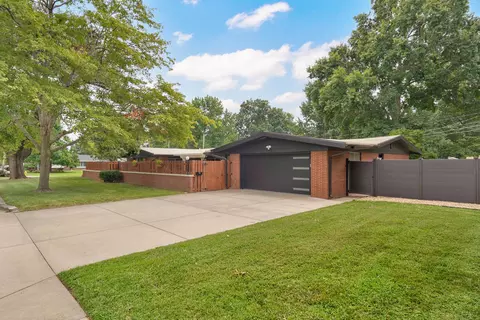 Exterior - 1901 S Cedarbrook Ave, Springfield, MO 65804 photo 3 of 29