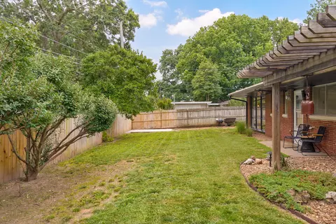 Exterior - 1901 S Cedarbrook Ave, Springfield, MO 65804 photo 19 of 29
