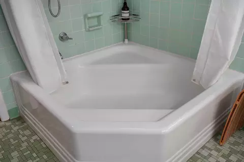 Bath - 1901 S Cedarbrook Ave, Springfield, MO 65804 photo 3 of 5