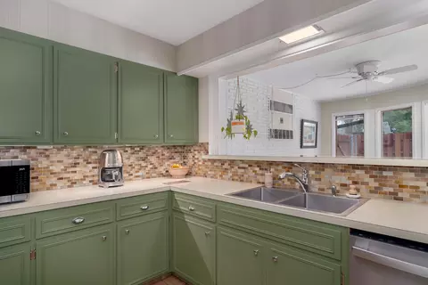 Kitchen - 1901 S Cedarbrook Ave, Springfield, MO 65804 photo 3 of 5