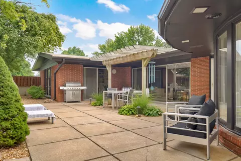 Exterior - 1901 S Cedarbrook Ave, Springfield, MO 65804 photo 8 of 29