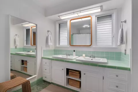 Bath - 1901 S Cedarbrook Ave, Springfield, MO 65804 photo 1 of 5
