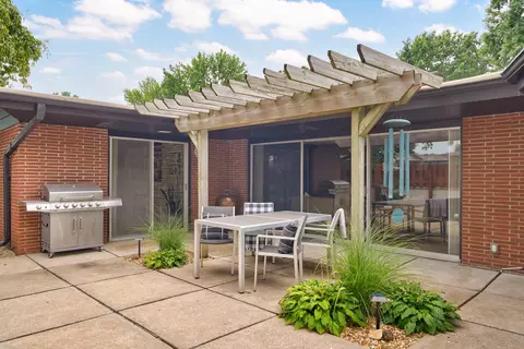 Exterior - 1901 S Cedarbrook Ave, Springfield, MO 65804 photo 6 of 29