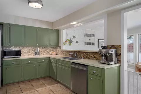 Kitchen - 1901 S Cedarbrook Ave, Springfield, MO 65804 photo 2 of 5