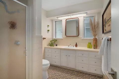Bath - 1901 S Cedarbrook Ave, Springfield, MO 65804 photo 5 of 5