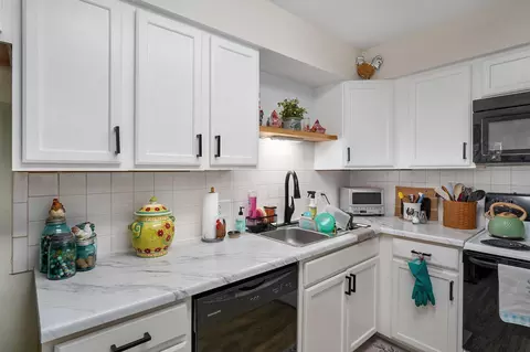 Kitchen - 3051 W Harrison St, Springfield, MO 65802 photo 2 of 3