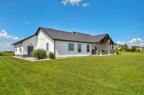Exterior - 1032 Division St, Sparta, MO 65753 photo 8 of 13