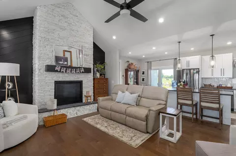 Living - 1032 Division St, Sparta, MO 65753 photo 1 of 2