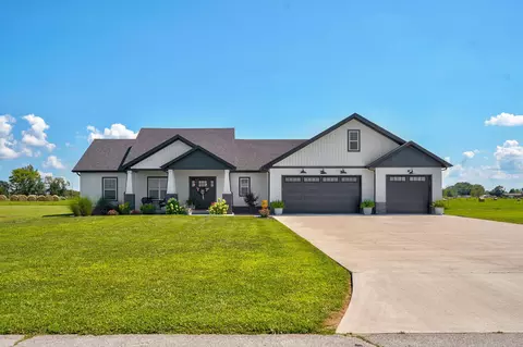 Exterior - 1032 Division St, Sparta, MO 65753 photo 2 of 13