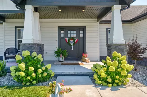 Exterior - 1032 Division St, Sparta, MO 65753 photo 6 of 13