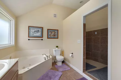 Bath - 4855 S Blakey Ct, Springfield, MO 65810 photo 2 of 7