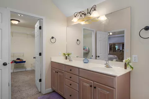 Bath - 4855 S Blakey Ct, Springfield, MO 65810 photo 4 of 7