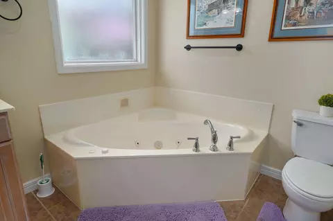 Bath - 4855 S Blakey Ct, Springfield, MO 65810 photo 3 of 7
