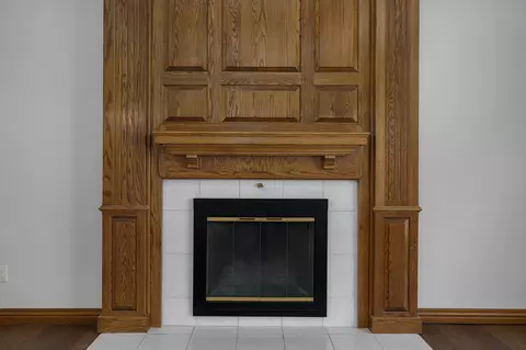 Living - 4931 S Glenhaven Ave, Springfield, MO 65804 photo 3 of 7