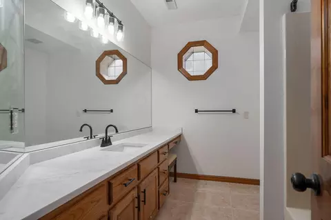 Bath - 4931 S Glenhaven Ave, Springfield, MO 65804 photo 7 of 7