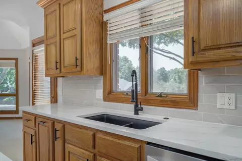 Kitchen - 4931 S Glenhaven Ave, Springfield, MO 65804 photo 5 of 6