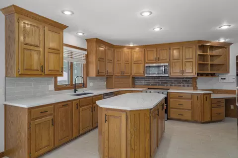 Kitchen - 4931 S Glenhaven Ave, Springfield, MO 65804 photo 1 of 6