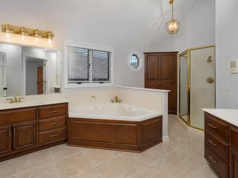 Bath - 4931 S Glenhaven Ave, Springfield, MO 65804 photo 1 of 7