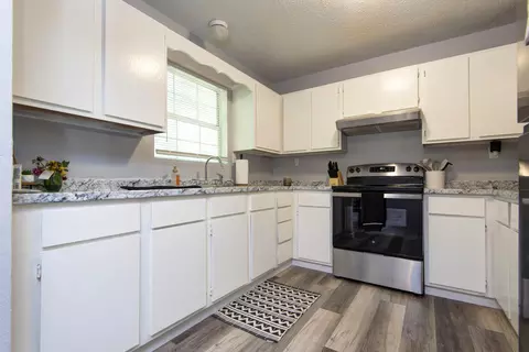 Kitchen - 196 Walker Rd, Branson, MO 65616 photo 2 of 3