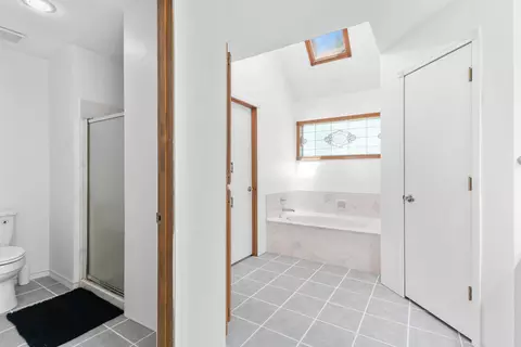 Bath - 2249 E Cragmont St, Springfield, MO 65804 photo 3 of 5