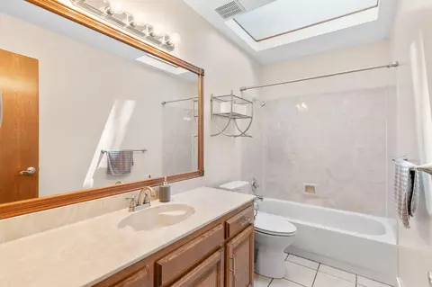 Bath - 2249 E Cragmont St, Springfield, MO 65804 photo 4 of 5