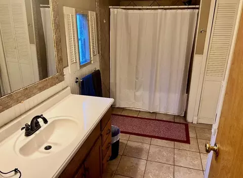 Bath - 67 Mimosa Ln, Branson, MO 65616 photo 2 of 3