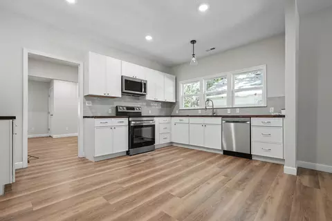 Kitchen - 1113 W Lynn St, Springfield, MO 65802 photo 2 of 4